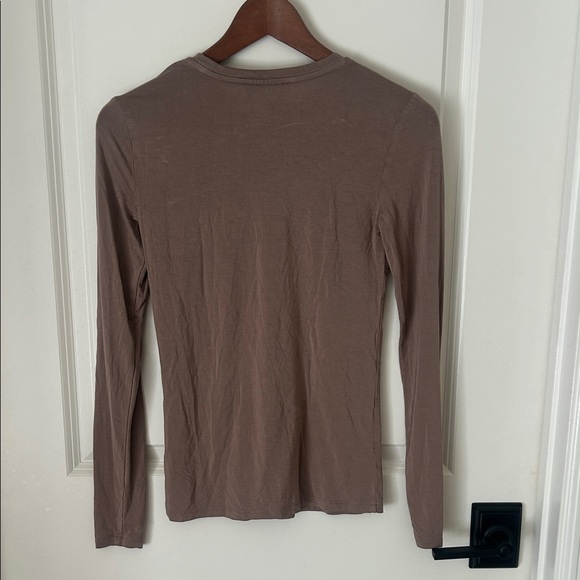 Babaton Women’s 2XS Relaxed Washed Taupe Brown Long Sleeved T-Shirt - Picture 3 of 5